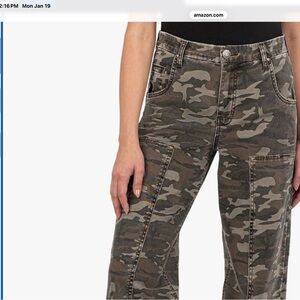 Kut from the Kloth womens Jodi high rise wide leg Camoflage Pants. Size 14
